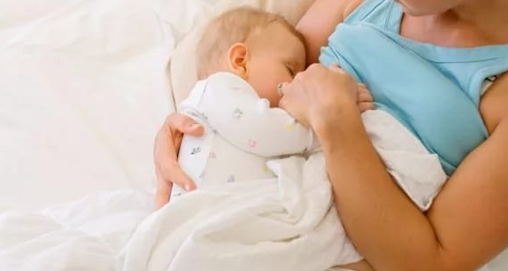 Как отучить ребенка от ночных кормлений?